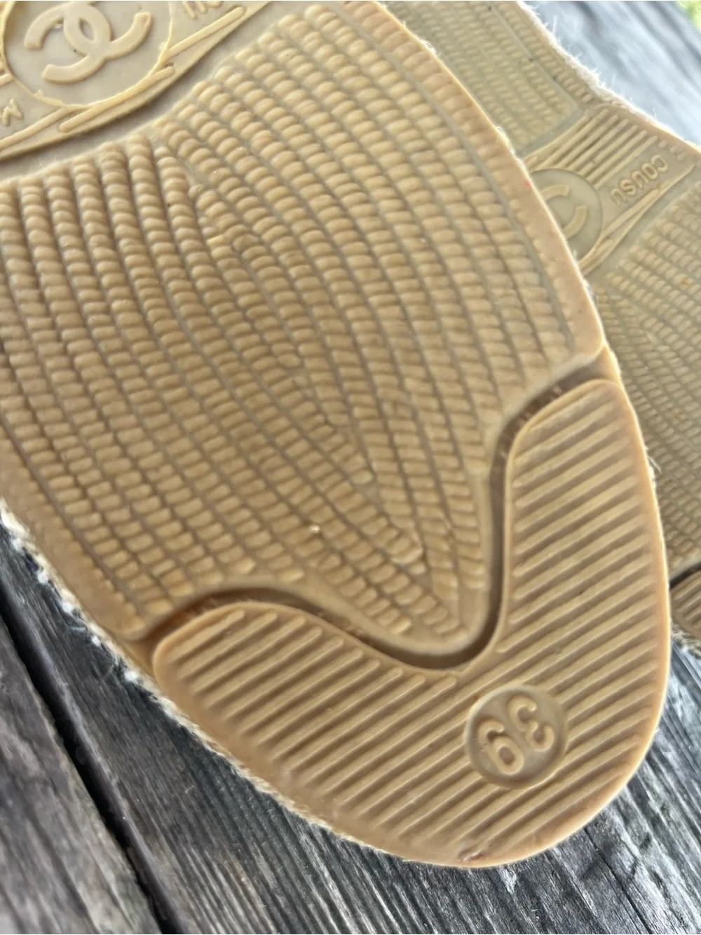 CHANEL Navy deep Canvas Espadrille Flats with Cream Flower Accent,great cond.8.5